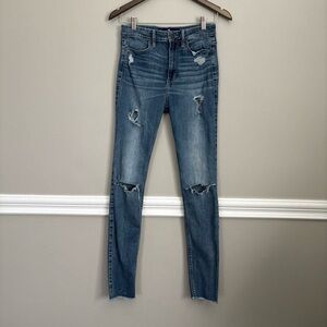 Y2K Trendy Low-Rise Distressed Skinny Jeans | Hollister | Juniors